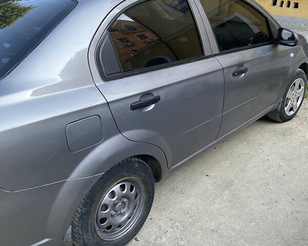 Серый Шевроле Авео, объемом двигателя 1.5 л и пробегом 163 тыс. км за 3300 $, фото 1 на Automoto.ua