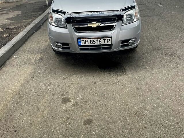Серый Шевроле Авео, объемом двигателя 1.5 л и пробегом 300 тыс. км за 4250 $, фото 1 на Automoto.ua