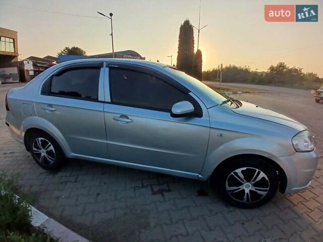 Серый Шевроле Авео, объемом двигателя 1.6 л и пробегом 290 тыс. км за 4000 $, фото 1 на Automoto.ua
