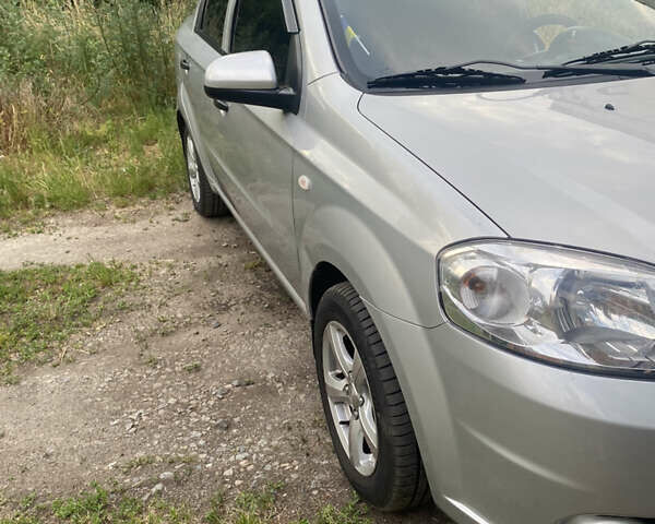 Сірий Шевроле Авео, об'ємом двигуна 1.5 л та пробігом 180 тис. км за 4899 $, фото 1 на Automoto.ua