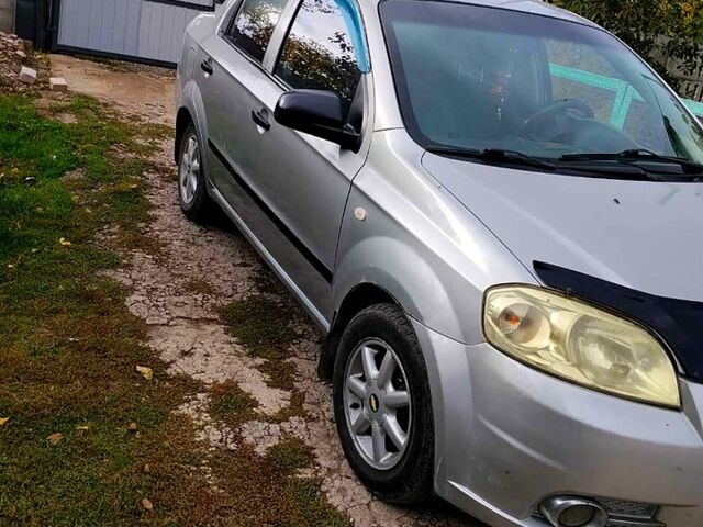Серый Шевроле Авео, объемом двигателя 1.5 л и пробегом 227 тыс. км за 3000 $, фото 1 на Automoto.ua