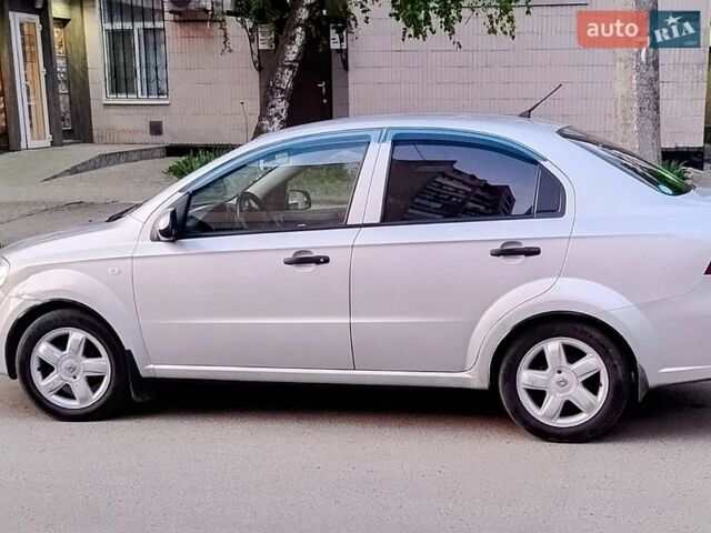 Серый Шевроле Авео, объемом двигателя 1.5 л и пробегом 120 тыс. км за 4600 $, фото 1 на Automoto.ua