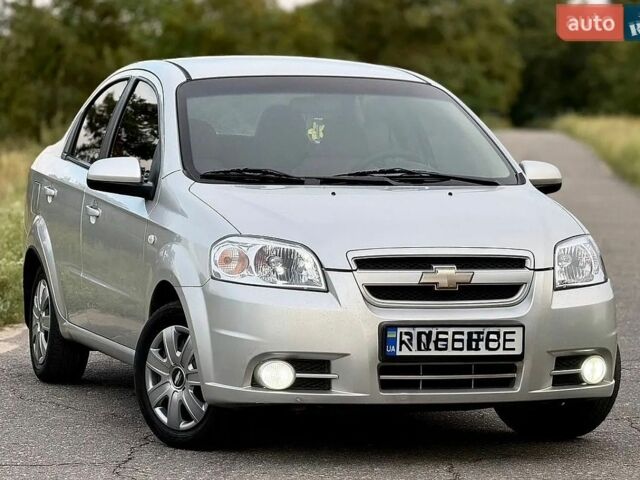 Серый Шевроле Авео, объемом двигателя 1.6 л и пробегом 137 тыс. км за 3999 $, фото 1 на Automoto.ua