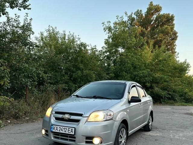 Серый Шевроле Авео, объемом двигателя 1.6 л и пробегом 200 тыс. км за 2100 $, фото 1 на Automoto.ua