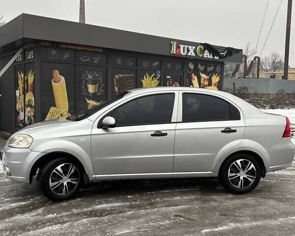 Сірий Шевроле Авео, об'ємом двигуна 1.5 л та пробігом 175 тис. км за 4000 $, фото 1 на Automoto.ua