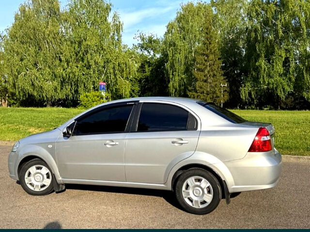 Сірий Шевроле Авео, об'ємом двигуна 1.6 л та пробігом 98 тис. км за 4600 $, фото 1 на Automoto.ua