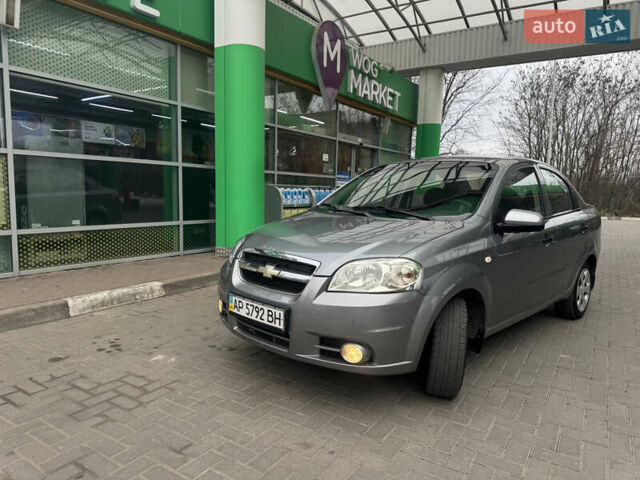 Серый Шевроле Авео, объемом двигателя 1.5 л и пробегом 154 тыс. км за 4800 $, фото 1 на Automoto.ua