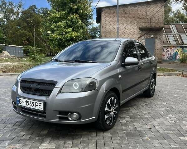 Серый Шевроле Авео, объемом двигателя 1.5 л и пробегом 199 тыс. км за 4200 $, фото 1 на Automoto.ua