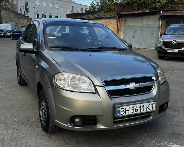 Серый Шевроле Авео, объемом двигателя 1.5 л и пробегом 185 тыс. км за 2999 $, фото 1 на Automoto.ua