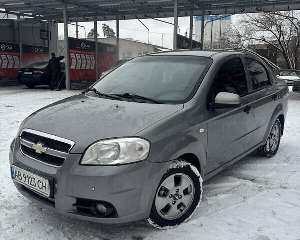 Серый Шевроле Авео, объемом двигателя 1.5 л и пробегом 145 тыс. км за 4500 $, фото 1 на Automoto.ua