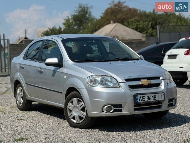Серый Шевроле Авео, объемом двигателя 1.6 л и пробегом 235 тыс. км за 3800 $, фото 1 на Automoto.ua