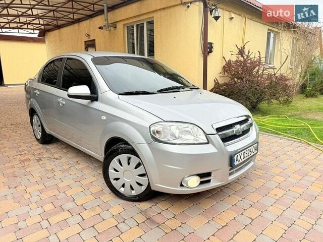 Серый Шевроле Авео, объемом двигателя 1.6 л и пробегом 265 тыс. км за 3250 $, фото 1 на Automoto.ua