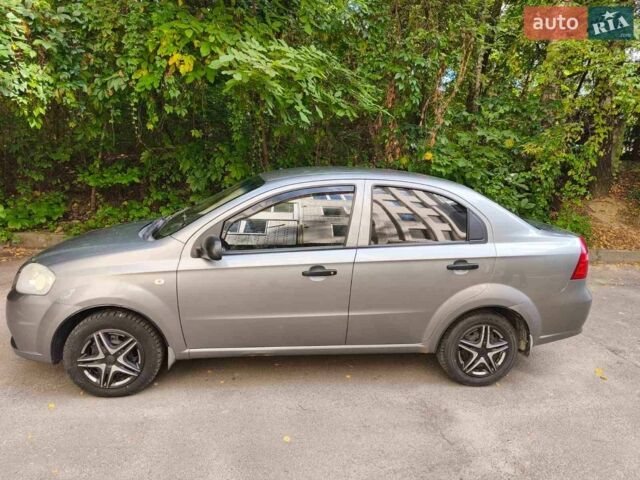 Серый Шевроле Авео, объемом двигателя 1.5 л и пробегом 232 тыс. км за 3300 $, фото 1 на Automoto.ua