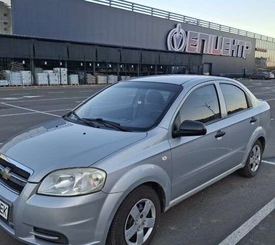Серый Шевроле Авео, объемом двигателя 1.2 л и пробегом 200 тыс. км за 3500 $, фото 1 на Automoto.ua