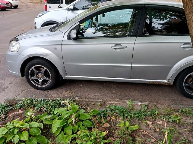 Серый Шевроле Авео, объемом двигателя 1.6 л и пробегом 310 тыс. км за 3300 $, фото 1 на Automoto.ua
