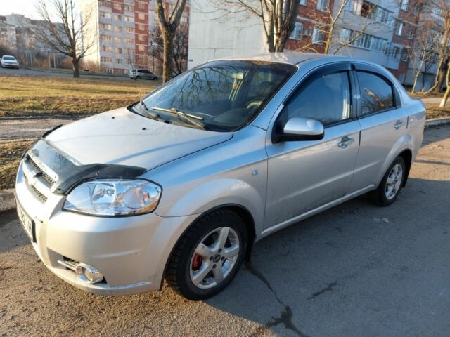 Серый Шевроле Авео, объемом двигателя 1.6 л и пробегом 247 тыс. км за 3300 $, фото 1 на Automoto.ua