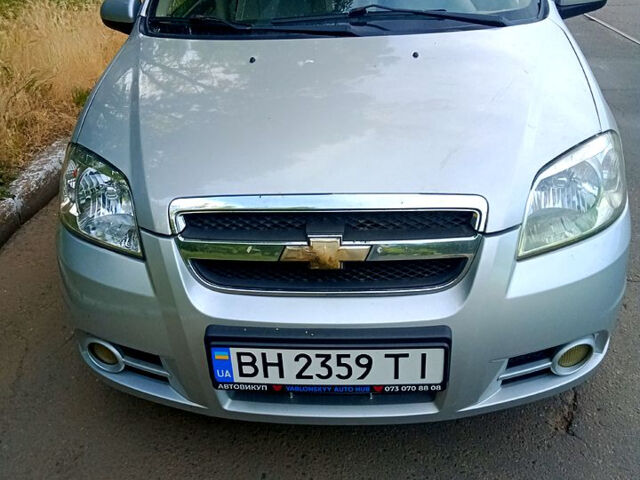 Серый Шевроле Авео, объемом двигателя 1.6 л и пробегом 320 тыс. км за 3500 $, фото 1 на Automoto.ua