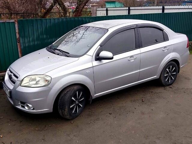 Серый Шевроле Авео, объемом двигателя 1.6 л и пробегом 230 тыс. км за 3800 $, фото 1 на Automoto.ua