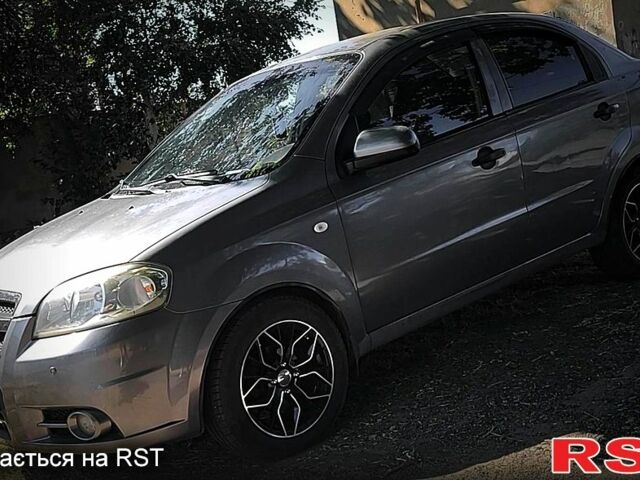 Сірий Шевроле Авео, об'ємом двигуна 1.5 л та пробігом 250 тис. км за 3800 $, фото 1 на Automoto.ua