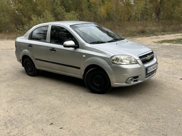 Серый Шевроле Авео, объемом двигателя 1.5 л и пробегом 380 тыс. км за 3100 $, фото 1 на Automoto.ua