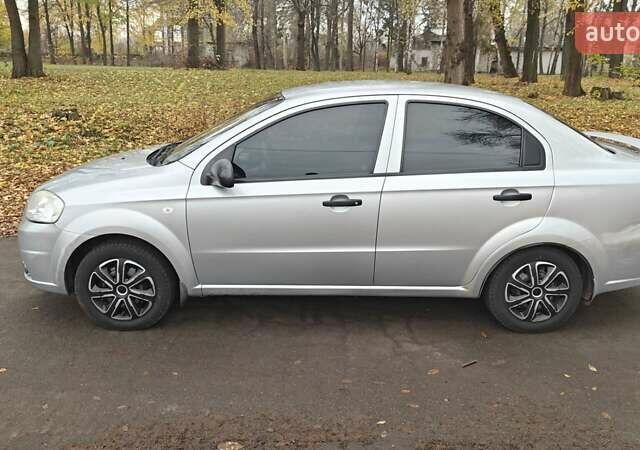 Серый Шевроле Авео, объемом двигателя 1.5 л и пробегом 210 тыс. км за 4000 $, фото 1 на Automoto.ua