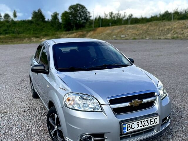 Серый Шевроле Авео, объемом двигателя 1.5 л и пробегом 211 тыс. км за 3400 $, фото 1 на Automoto.ua