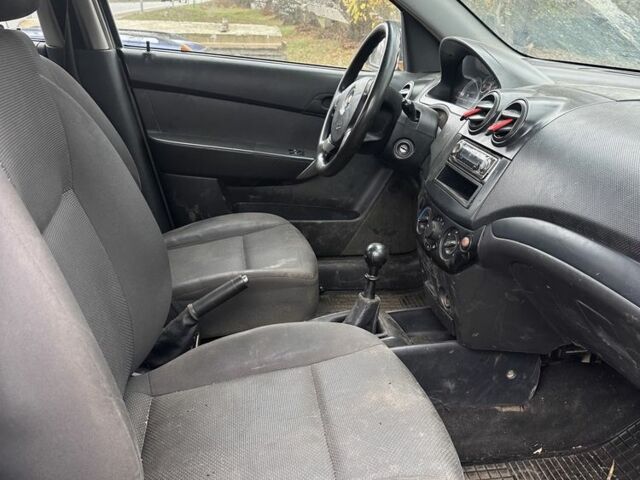 Серый Шевроле Авео, объемом двигателя 1.5 л и пробегом 100 тыс. км за 1350 $, фото 1 на Automoto.ua