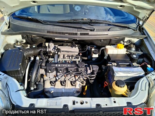 Сірий Шевроле Авео, об'ємом двигуна 1.8 л та пробігом 180 тис. км за 4200 $, фото 1 на Automoto.ua