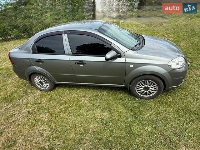 Серый Шевроле Авео, объемом двигателя 1.5 л и пробегом 94 тыс. км за 5000 $, фото 1 на Automoto.ua