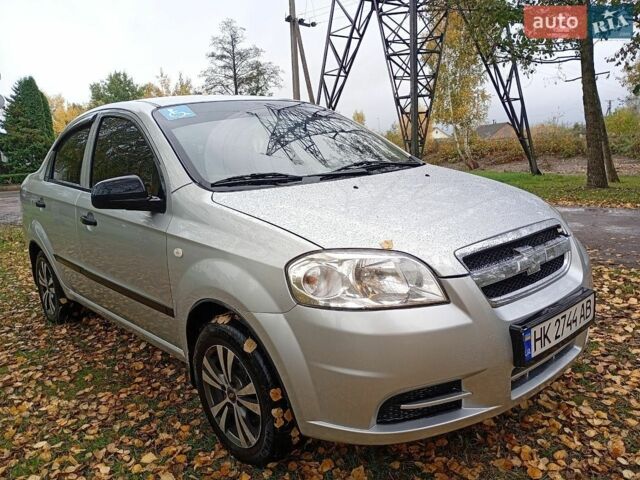 Серый Шевроле Авео, объемом двигателя 1.5 л и пробегом 225 тыс. км за 3499 $, фото 1 на Automoto.ua