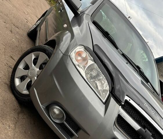 Серый Шевроле Авео, объемом двигателя 1.5 л и пробегом 167 тыс. км за 4500 $, фото 1 на Automoto.ua