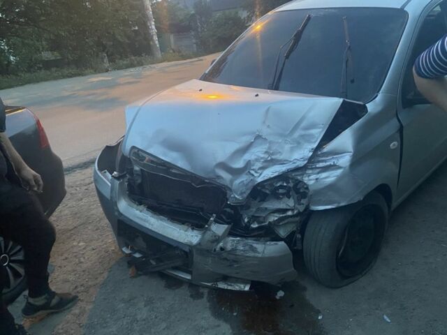Сірий Шевроле Авео, об'ємом двигуна 1.5 л та пробігом 2 тис. км за 1500 $, фото 1 на Automoto.ua