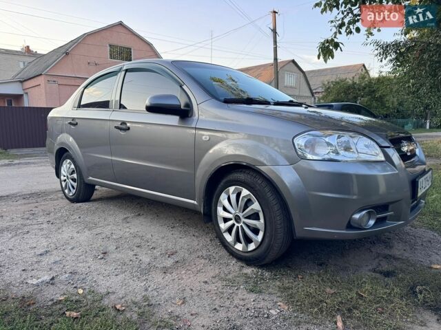 Серый Шевроле Авео, объемом двигателя 1.5 л и пробегом 119 тыс. км за 4250 $, фото 1 на Automoto.ua