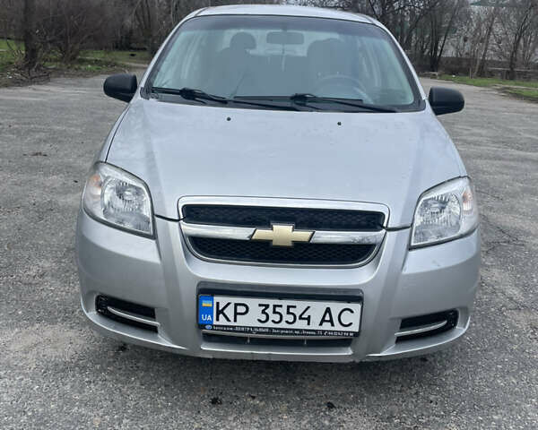 Серый Шевроле Авео, объемом двигателя 1.5 л и пробегом 112 тыс. км за 3899 $, фото 1 на Automoto.ua