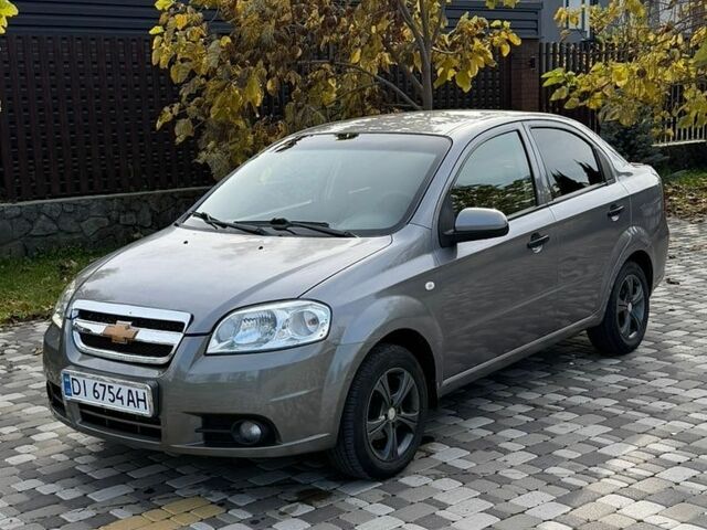 Сірий Шевроле Авео, об'ємом двигуна 1.6 л та пробігом 200 тис. км за 3999 $, фото 1 на Automoto.ua