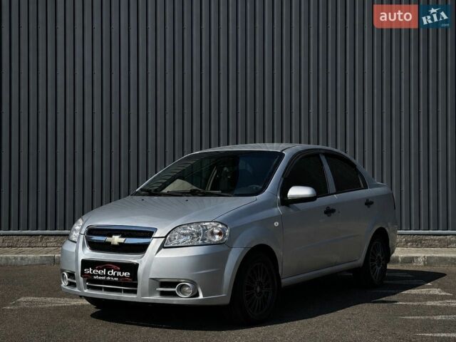 Сірий Шевроле Авео, об'ємом двигуна 1.5 л та пробігом 205 тис. км за 4999 $, фото 1 на Automoto.ua