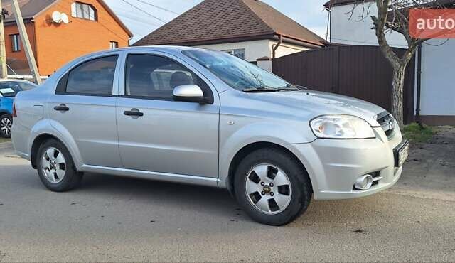 Серый Шевроле Авео, объемом двигателя 1.5 л и пробегом 161 тыс. км за 4950 $, фото 1 на Automoto.ua