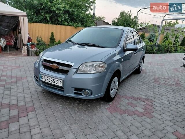 Серый Шевроле Авео, объемом двигателя 1.5 л и пробегом 250 тыс. км за 3999 $, фото 1 на Automoto.ua