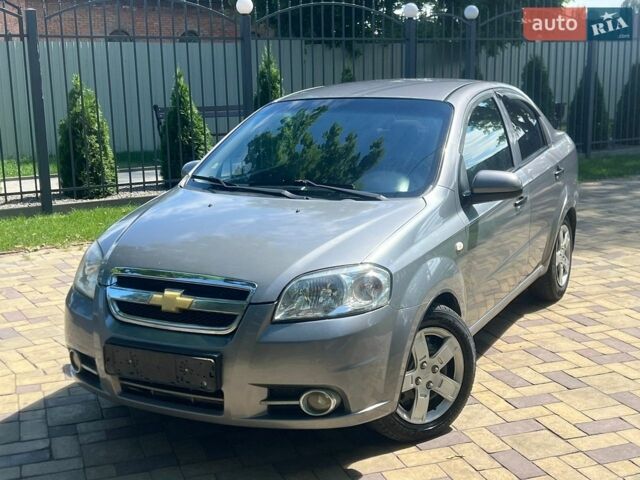 Сірий Шевроле Авео, об'ємом двигуна 1.5 л та пробігом 177 тис. км за 3900 $, фото 1 на Automoto.ua