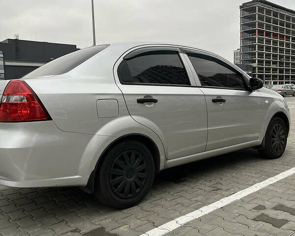 Сірий Шевроле Авео, об'ємом двигуна 1.5 л та пробігом 183 тис. км за 5000 $, фото 1 на Automoto.ua