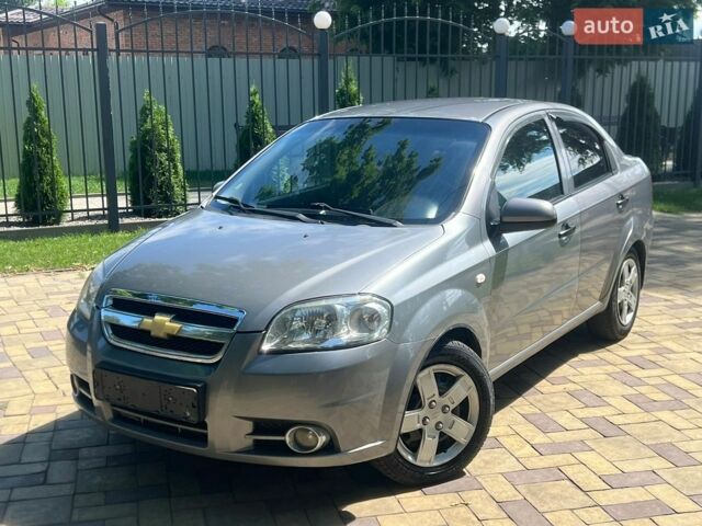 Серый Шевроле Авео, объемом двигателя 1.5 л и пробегом 177 тыс. км за 3999 $, фото 1 на Automoto.ua