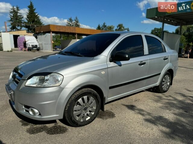 Серый Шевроле Авео, объемом двигателя 1.5 л и пробегом 219 тыс. км за 4000 $, фото 1 на Automoto.ua