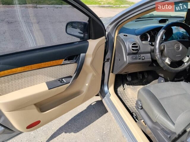 Серый Шевроле Авео, объемом двигателя 1.5 л и пробегом 317 тыс. км за 3700 $, фото 1 на Automoto.ua