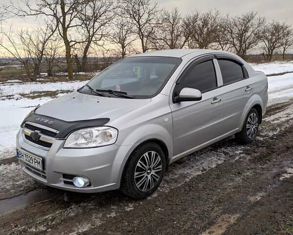 Серый Шевроле Авео, объемом двигателя 1.5 л и пробегом 135 тыс. км за 4800 $, фото 1 на Automoto.ua