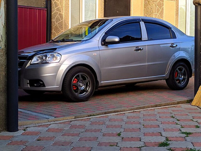 Серый Шевроле Авео, объемом двигателя 1.5 л и пробегом 144 тыс. км за 5000 $, фото 1 на Automoto.ua