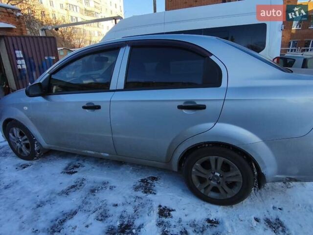 Серый Шевроле Авео, объемом двигателя 1.5 л и пробегом 200 тыс. км за 4000 $, фото 1 на Automoto.ua