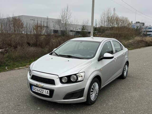 Серый Шевроле Авео, объемом двигателя 1.6 л и пробегом 273 тыс. км за 4300 $, фото 1 на Automoto.ua