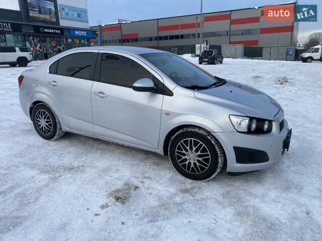 Сірий Шевроле Авео, об'ємом двигуна 1.6 л та пробігом 218 тис. км за 4600 $, фото 1 на Automoto.ua