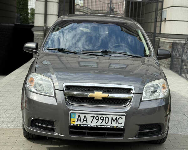 Серый Шевроле Авео, объемом двигателя 1.5 л и пробегом 63 тыс. км за 5500 $, фото 1 на Automoto.ua
