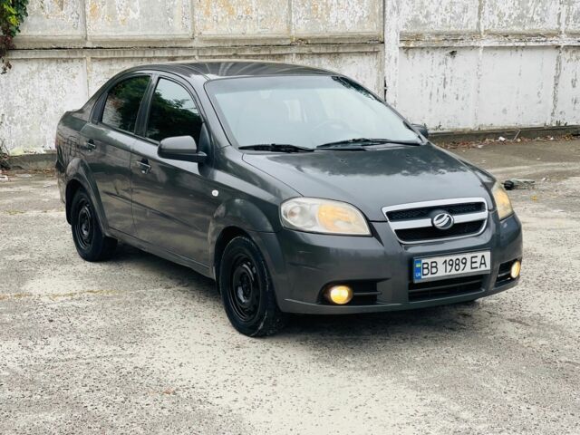 Серый Шевроле Авео, объемом двигателя 1.5 л и пробегом 299 тыс. км за 3200 $, фото 1 на Automoto.ua